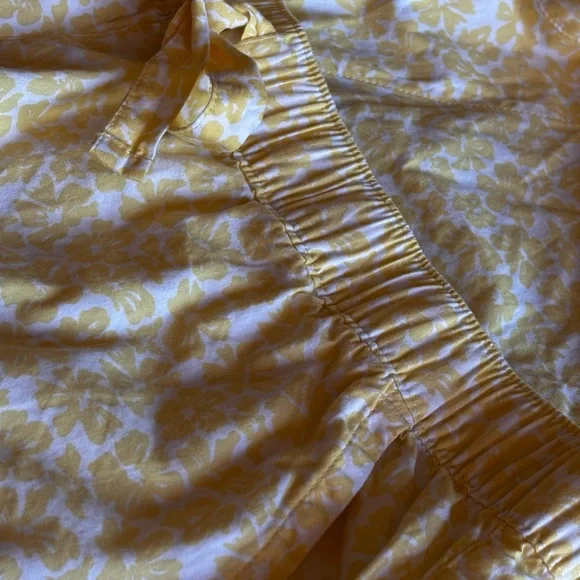 2 Piece GAP Women's Yellow Floral Short Sleeve Pajama Set - Size Large - Picture 7 of 9